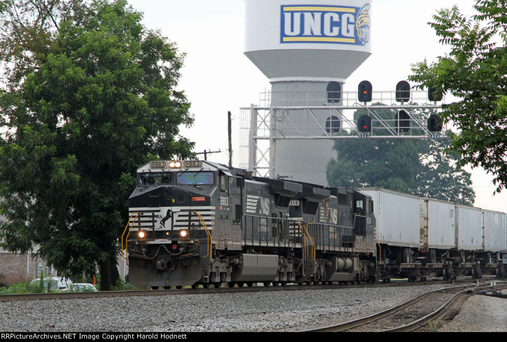 NS 9883 leads train 218 past the signals at Aycock